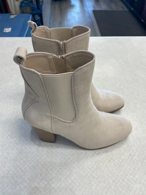 Boots Ankle Heels By Clothes Mentor In Cream, Size: 8