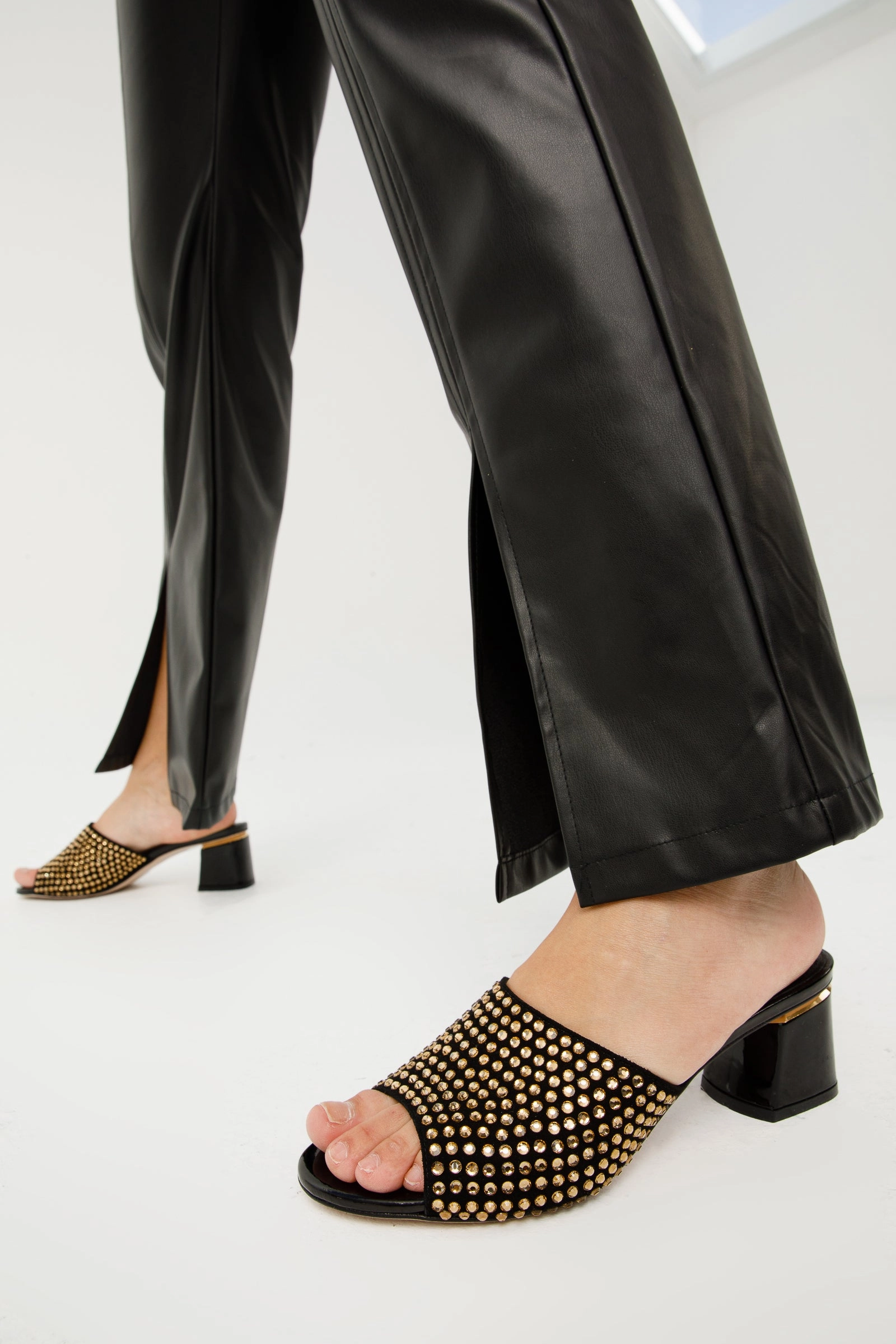The Ailano Gold Glitter Leather Women Sandal